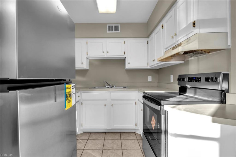 Photo 3 of 15 residential for sale in Norfolk virginia