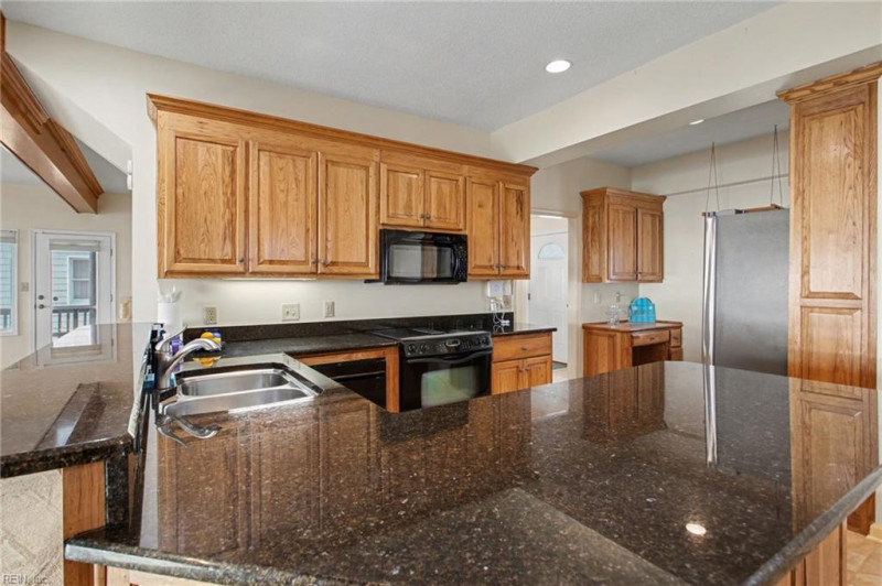 Photo 14 of 36 residential for sale in Hampton virginia
