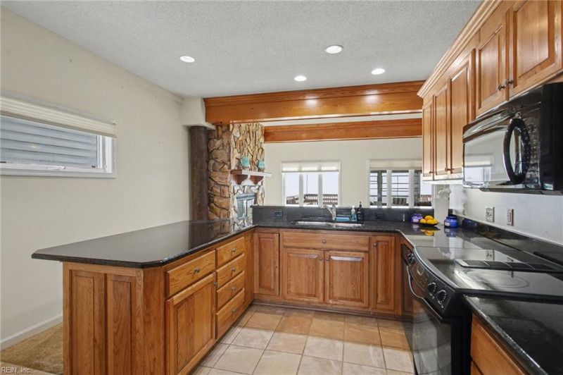 Photo 15 of 36 residential for sale in Hampton virginia