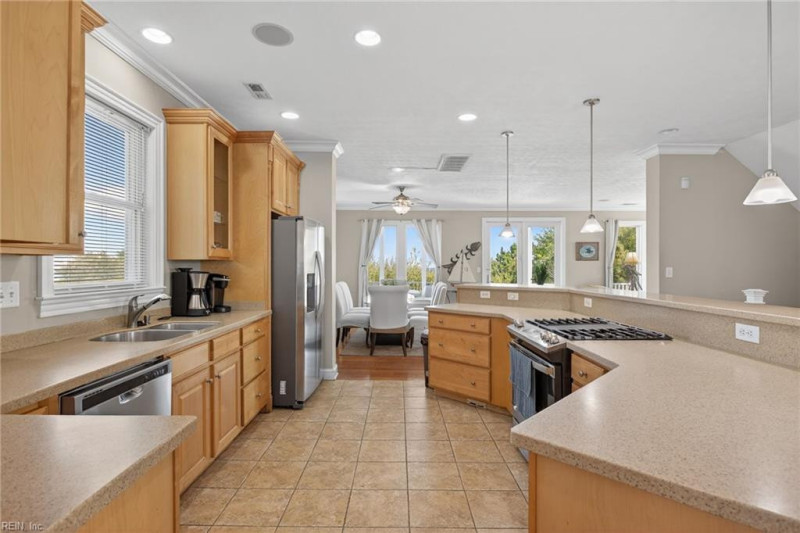 Photo 10 of 40 residential for sale in Norfolk virginia