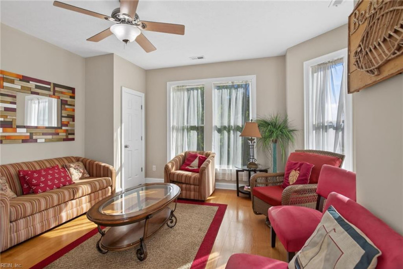 Photo 13 of 40 residential for sale in Norfolk virginia