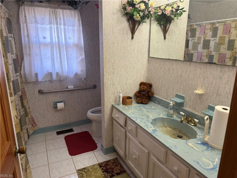 Photo 10 of 25 residential for sale in Chesapeake virginia