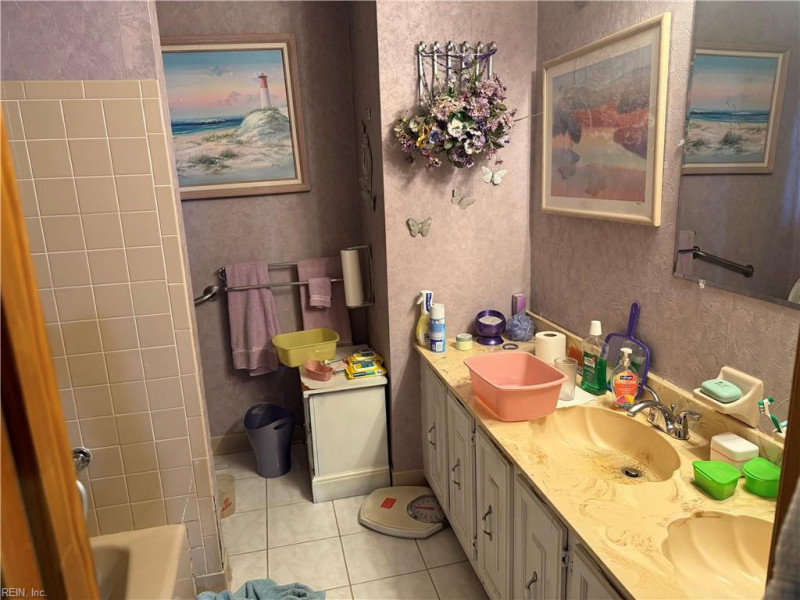 Photo 12 of 25 residential for sale in Chesapeake virginia