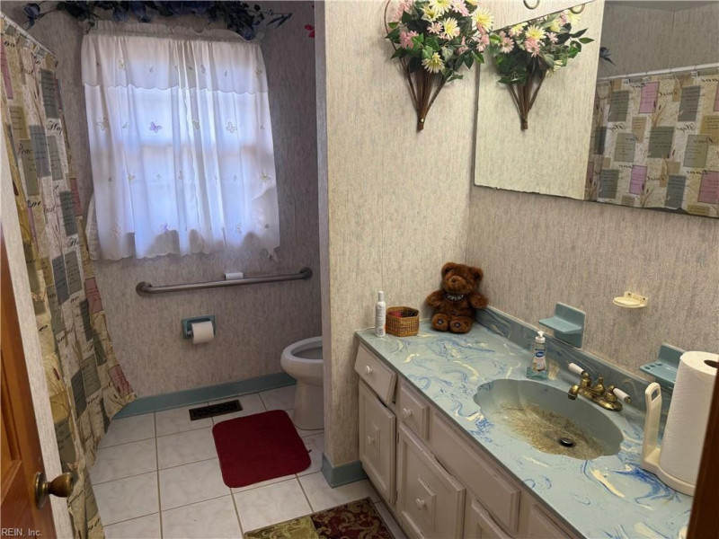 Photo 20 of 25 residential for sale in Chesapeake virginia