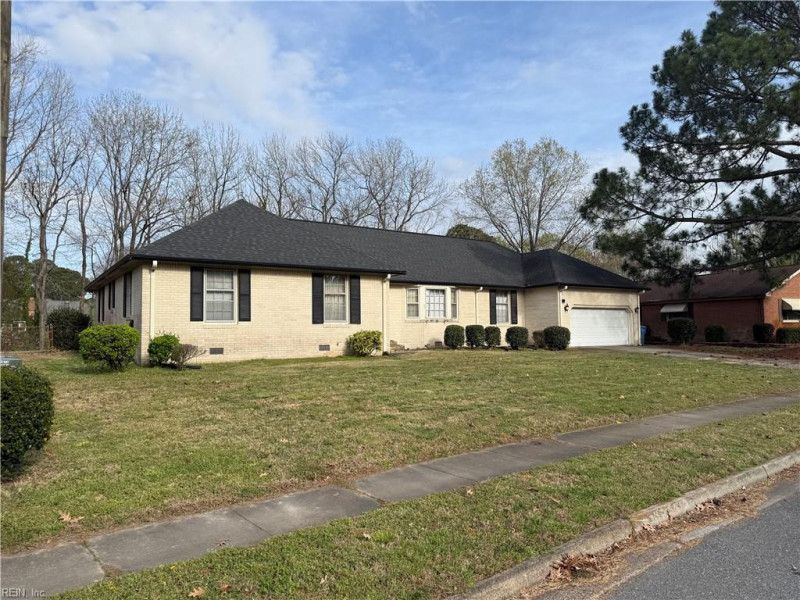 Photo 3 of 25 residential for sale in Chesapeake virginia