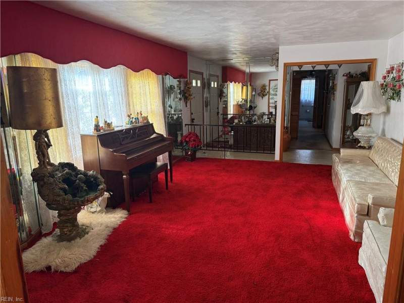 Photo 4 of 25 residential for sale in Chesapeake virginia