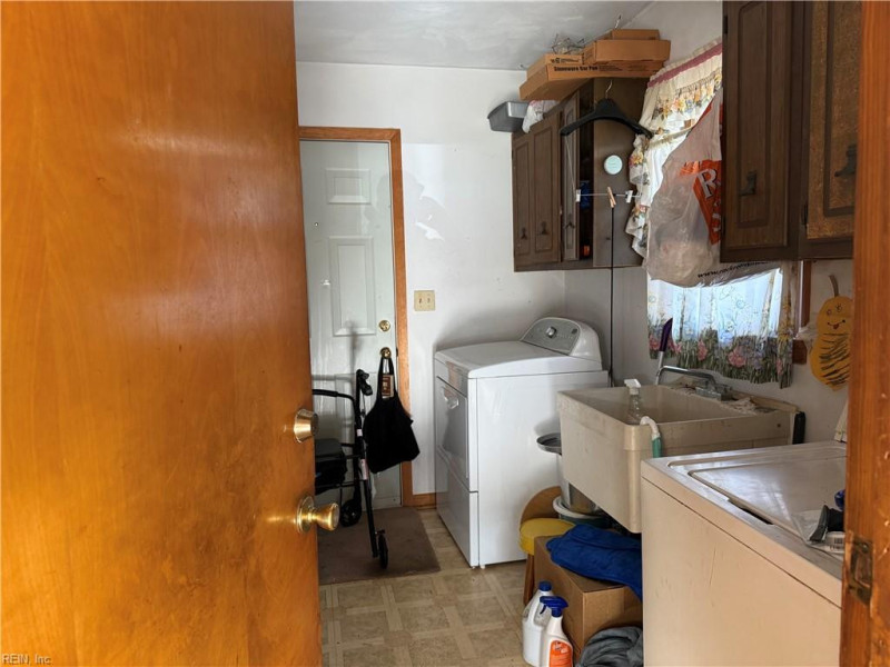 Photo 6 of 25 residential for sale in Chesapeake virginia
