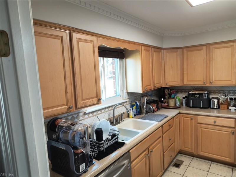 Photo 14 of 34 residential for sale in Portsmouth virginia