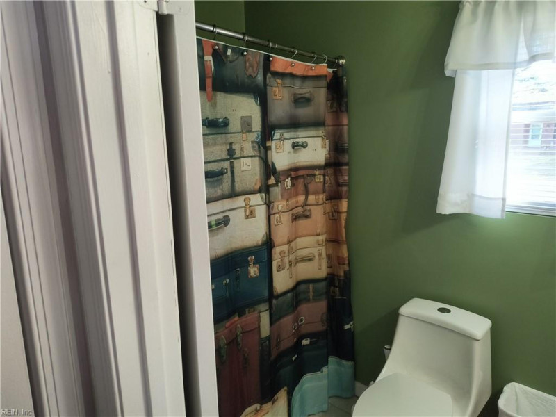 Photo 28 of 34 residential for sale in Portsmouth virginia