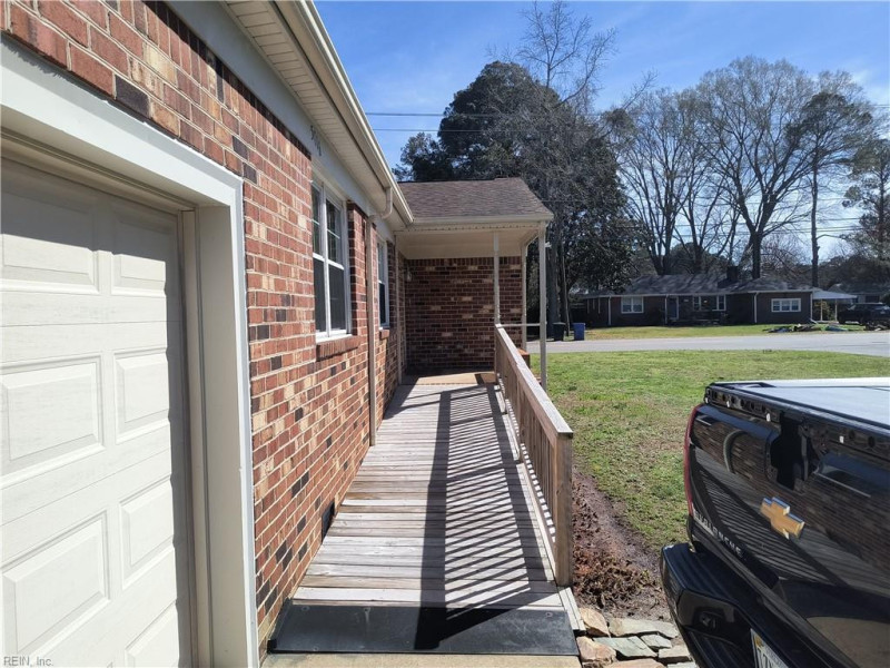 Photo 4 of 34 residential for sale in Portsmouth virginia