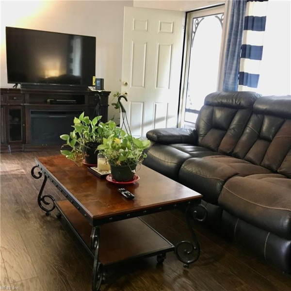 Photo 5 of 30 residential for sale in Newport News virginia