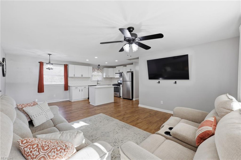 Photo 10 of 35 residential for sale in Portsmouth virginia