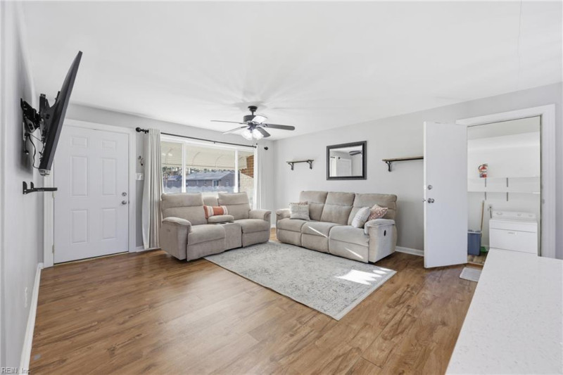 Photo 11 of 35 residential for sale in Portsmouth virginia