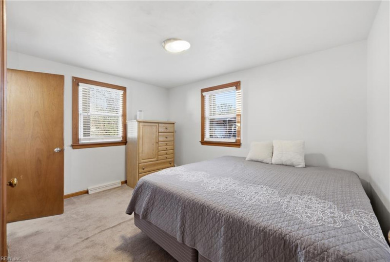 Photo 16 of 35 residential for sale in Portsmouth virginia