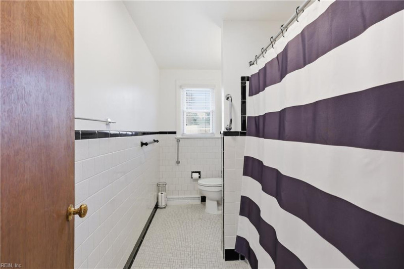 Photo 19 of 35 residential for sale in Portsmouth virginia
