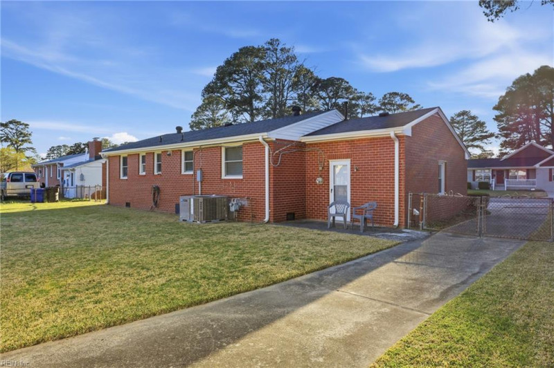 Photo 27 of 35 residential for sale in Portsmouth virginia