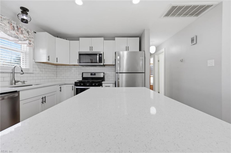 Photo 4 of 35 residential for sale in Portsmouth virginia