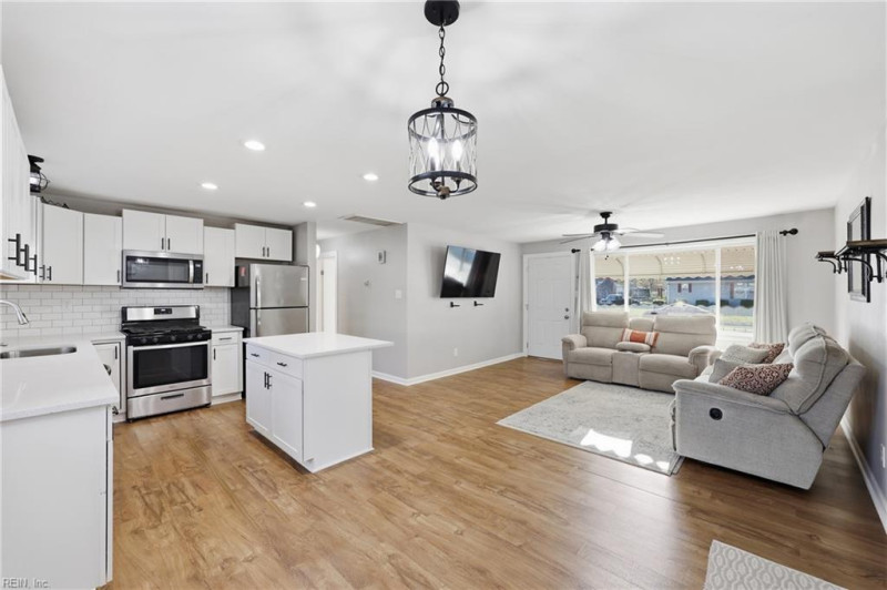 Photo 5 of 35 residential for sale in Portsmouth virginia