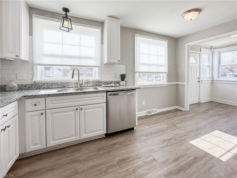 Photo 12 of 41 residential for sale in Portsmouth virginia