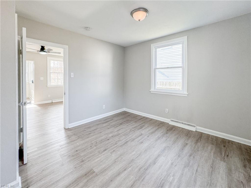 Photo 23 of 41 residential for sale in Portsmouth virginia