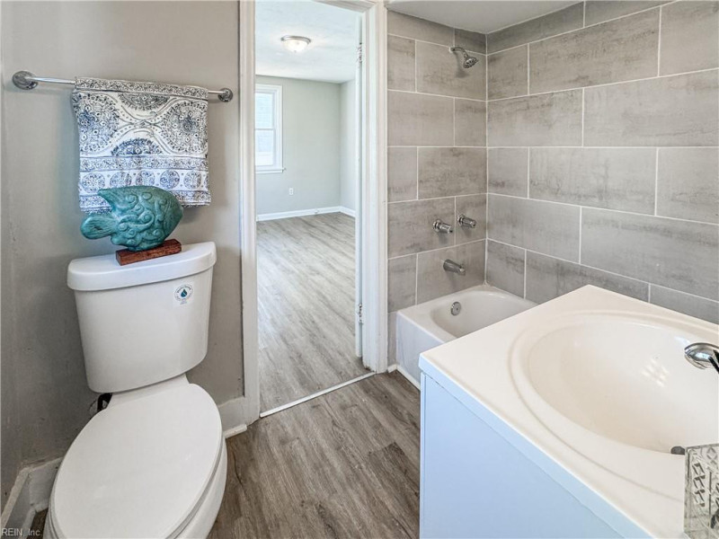Photo 25 of 41 residential for sale in Portsmouth virginia