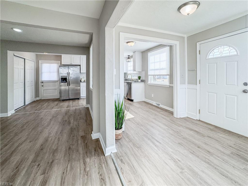 Photo 3 of 41 residential for sale in Portsmouth virginia