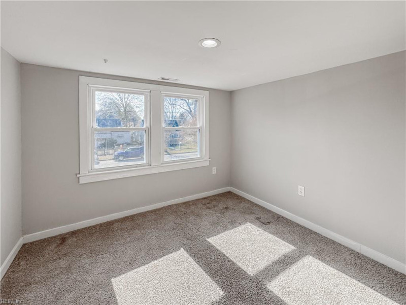 Photo 33 of 41 residential for sale in Portsmouth virginia