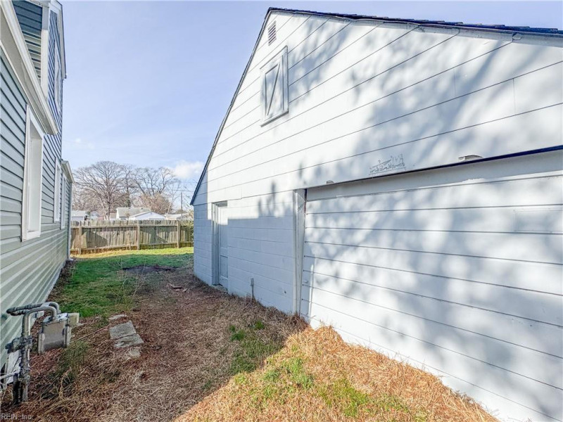 Photo 37 of 41 residential for sale in Portsmouth virginia