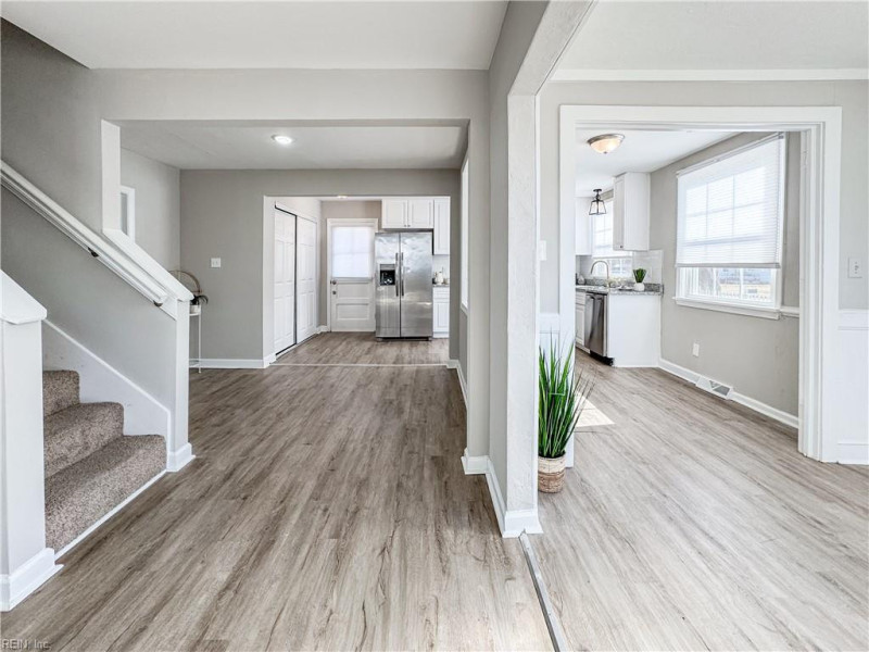 Photo 4 of 41 residential for sale in Portsmouth virginia