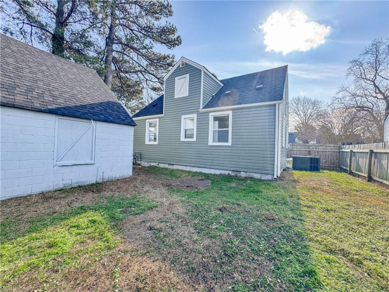 Photo 40 of 41 residential for sale in Portsmouth virginia