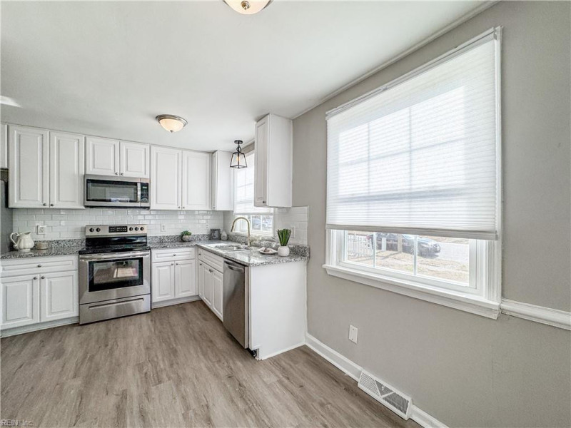 Photo 9 of 41 residential for sale in Portsmouth virginia