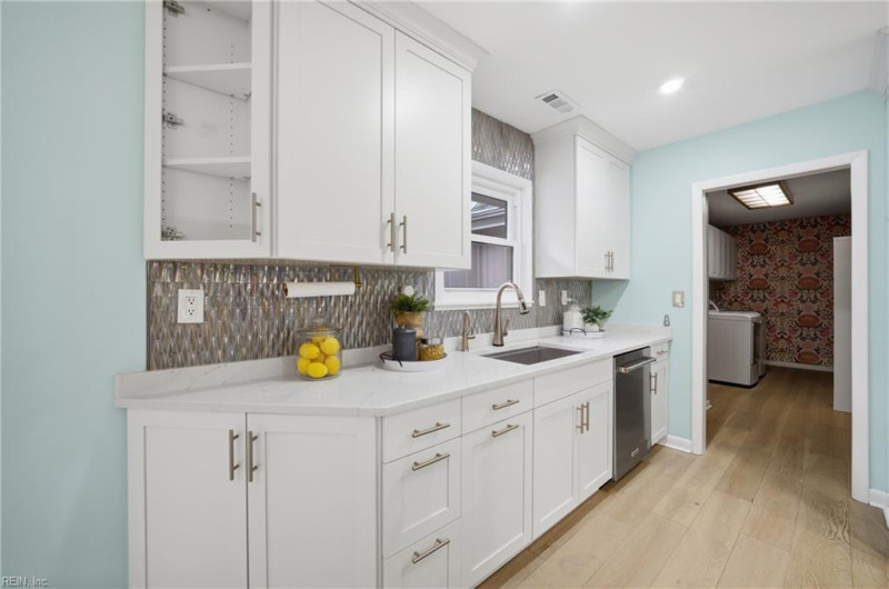 Photo 10 of 49 residential for sale in Virginia Beach virginia