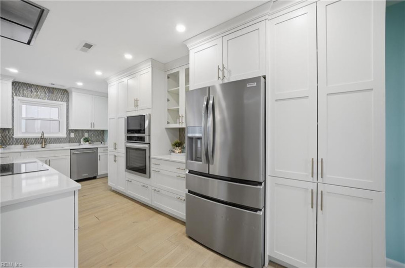 Photo 12 of 49 residential for sale in Virginia Beach virginia
