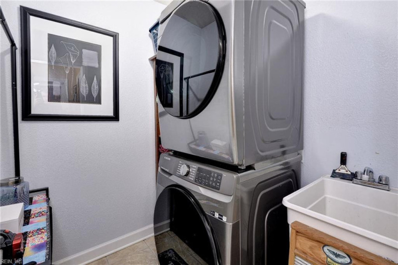 Photo 11 of 18 residential for sale in Hampton virginia