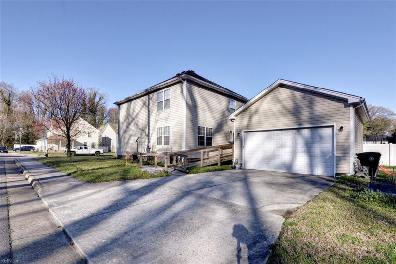 Photo 13 of 18 residential for sale in Hampton virginia