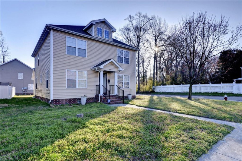 Photo 3 of 18 residential for sale in Hampton virginia