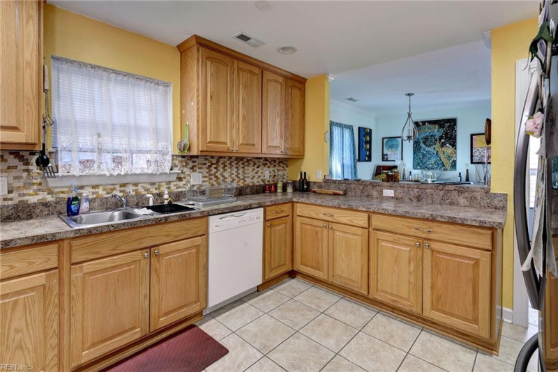 Photo 5 of 18 residential for sale in Hampton virginia