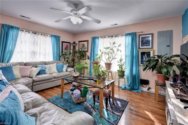 Photo 7 of 18 residential for sale in Hampton virginia
