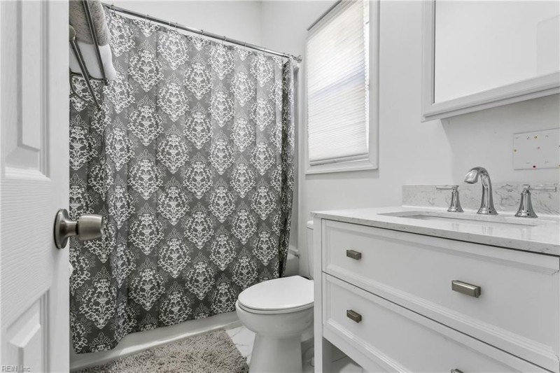 Photo 11 of 20 residential for sale in Hampton virginia
