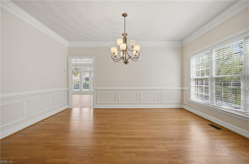 Photo 13 of 48 residential for sale in Chesapeake virginia