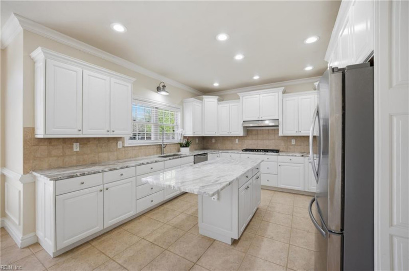 Photo 5 of 48 residential for sale in Chesapeake virginia