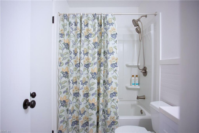 Photo 17 of 20 residential for sale in Virginia Beach virginia
