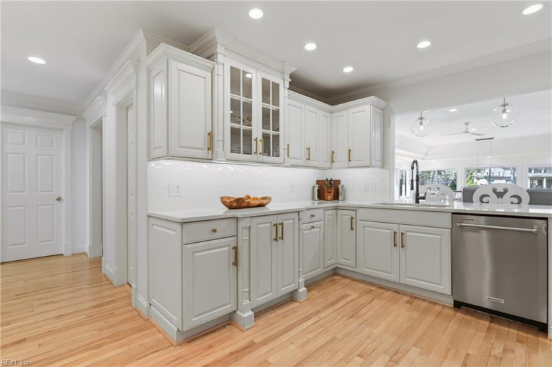 Photo 18 of 48 residential for sale in Virginia Beach virginia