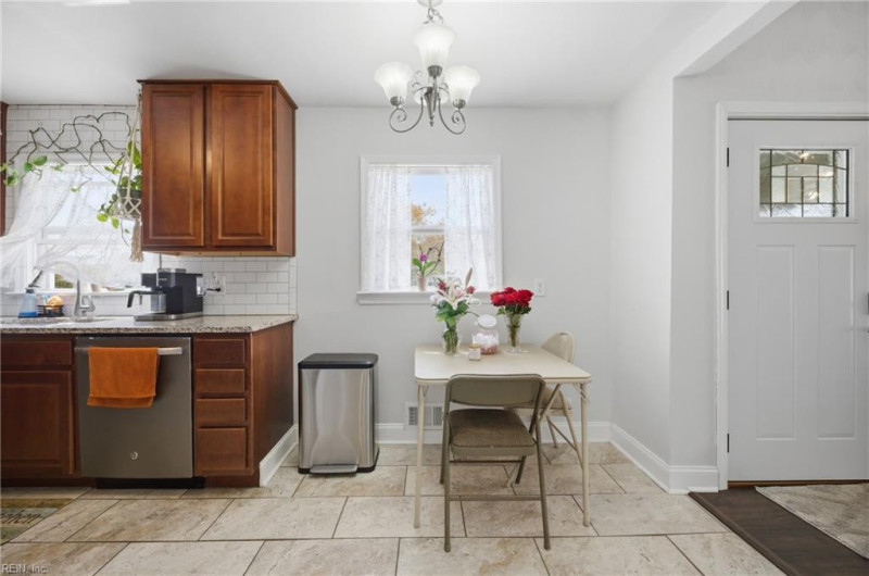 Photo 10 of 31 residential for sale in Norfolk virginia