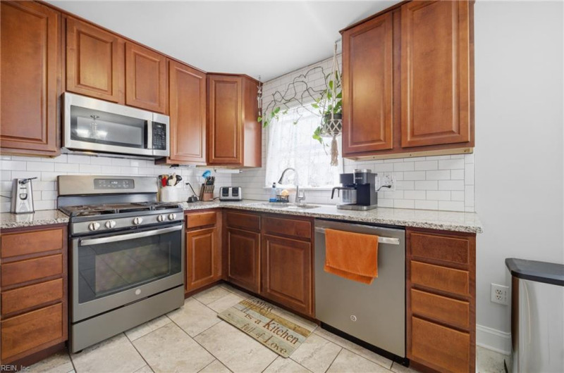 Photo 12 of 31 residential for sale in Norfolk virginia