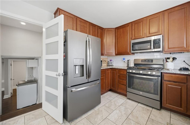 Photo 13 of 31 residential for sale in Norfolk virginia