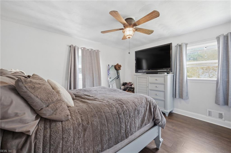Photo 17 of 31 residential for sale in Norfolk virginia