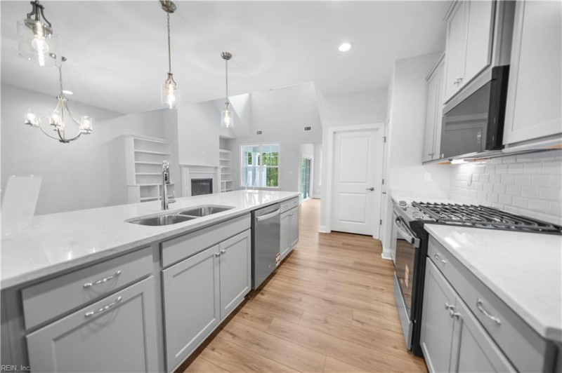 Photo 4 of 16 residential for sale in Suffolk virginia