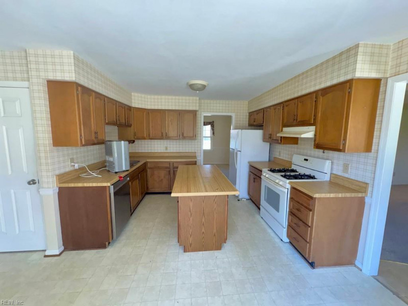 Photo 8 of 20 residential for sale in Virginia Beach virginia