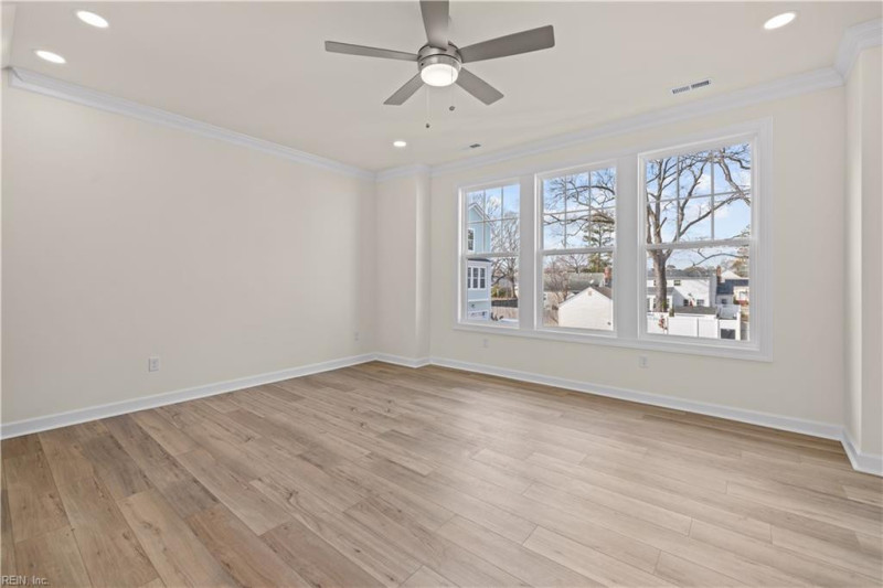 Photo 14 of 48 residential for sale in Virginia Beach virginia